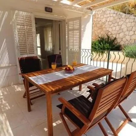 Seafront Silence - One Bedroom With Terrace And Sea View Lägenhet