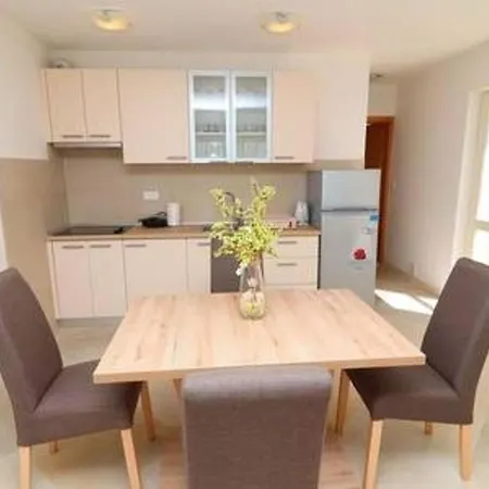 Seafront Silence - One Bedroom With Terrace And Sea View Lägenhet *